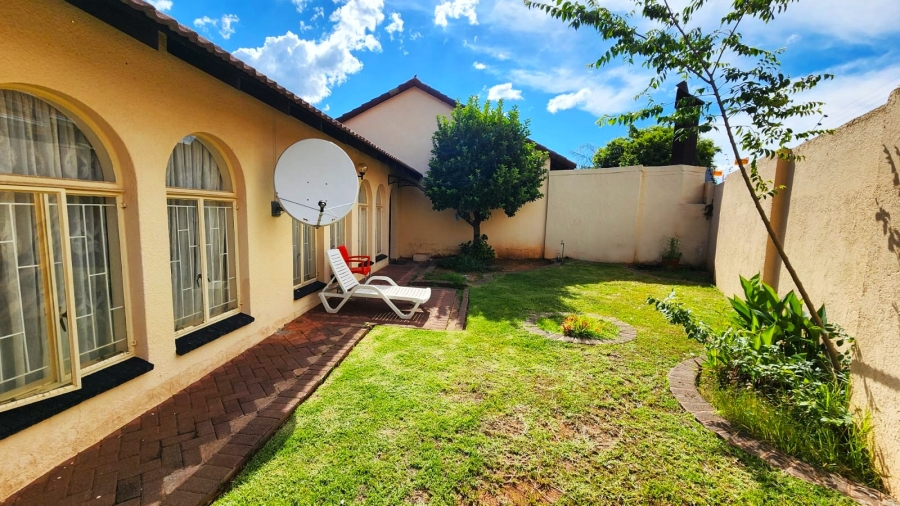 2 Bedroom Property for Sale in Heuwelsig Free State